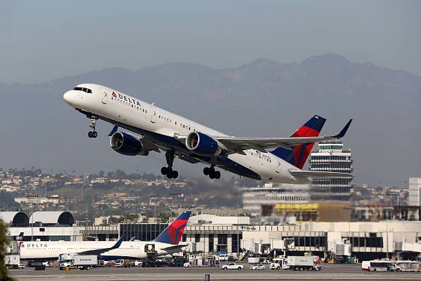 delta flight dl275 diverted lax